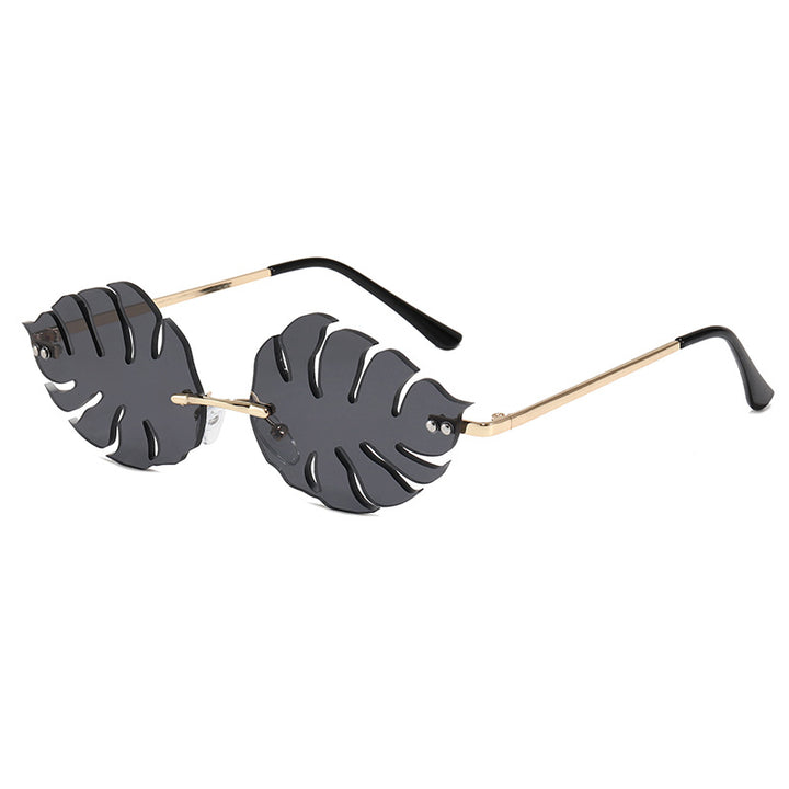 Dama moteriktig solbrille med markant bladerdesign Luvikno