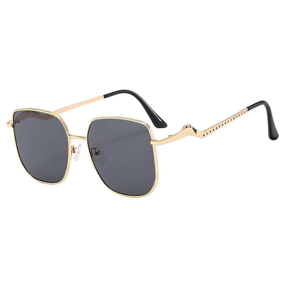 Dame firkantet designer solbrille med dekorative aksenter Luvikno
