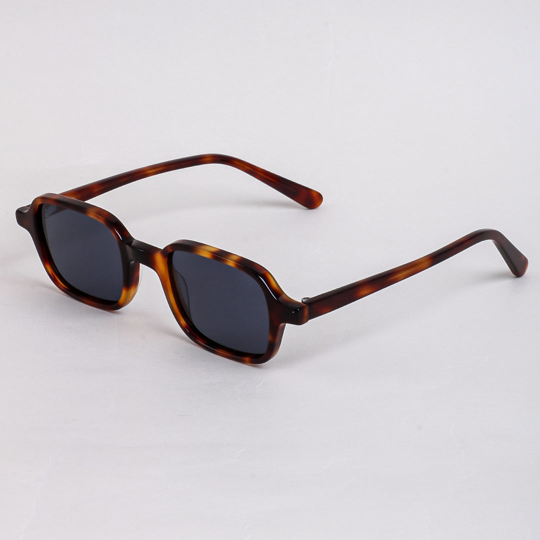Dame moteriktig solbrille i unikt, moderne design Luvikno