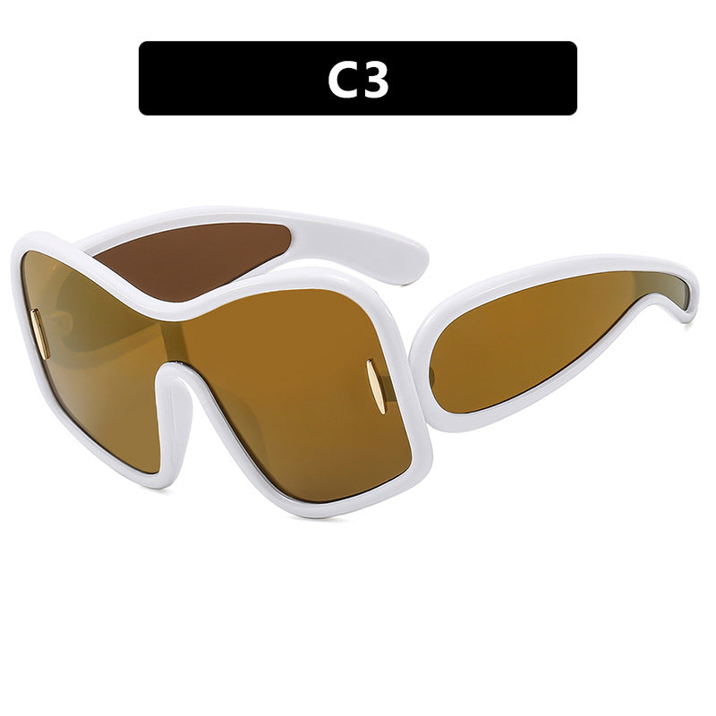 Dame futuristisk solbrille med ekstra bred design og beskyttende UV-filter Luvikno