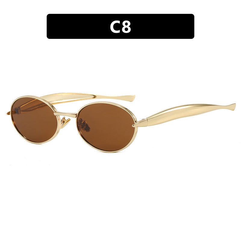 Dame moteriktig solbrille med oval ramme og glitrende detaljer Luvikno