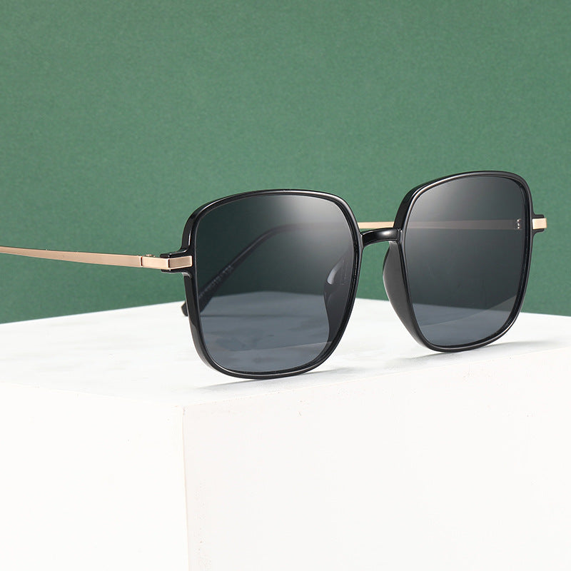 Dame kvadratisk designbrille med filigran metallramme Luvikno