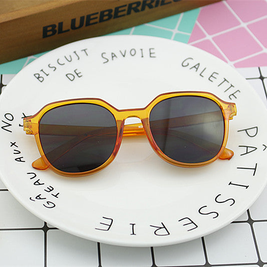 Dame moterik solbrille i elegant, åttekantet design Luvikno