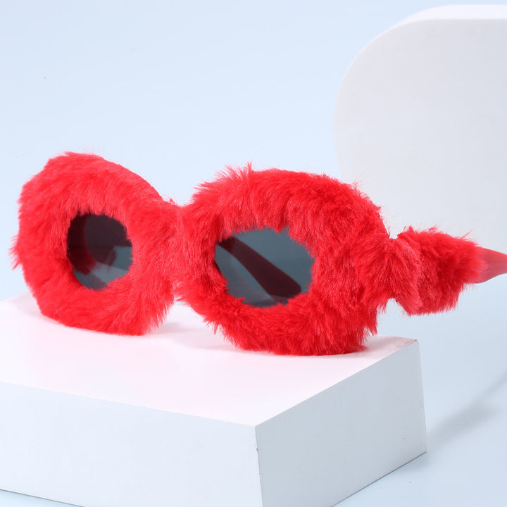 Dame moteriktig solbrille i trendy fleece-design Luvikno