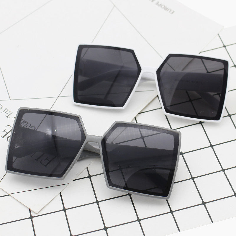 Dame Mote Oversized Solbriller med kantet design Luvikno