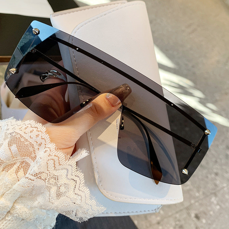 Dame oversized solbriller med moderne ramme og UV-beskyttelse Luvikno