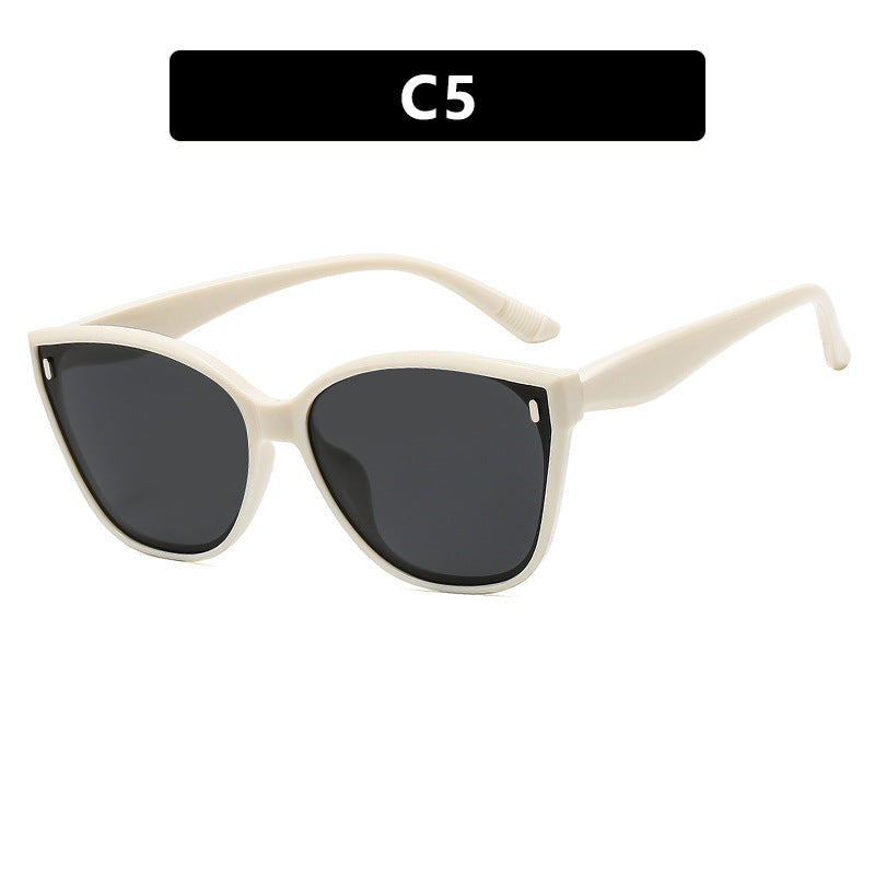 Dame Cat-Eye solbriller med beskyttende UV-filter og stilfull ramme Luvikno