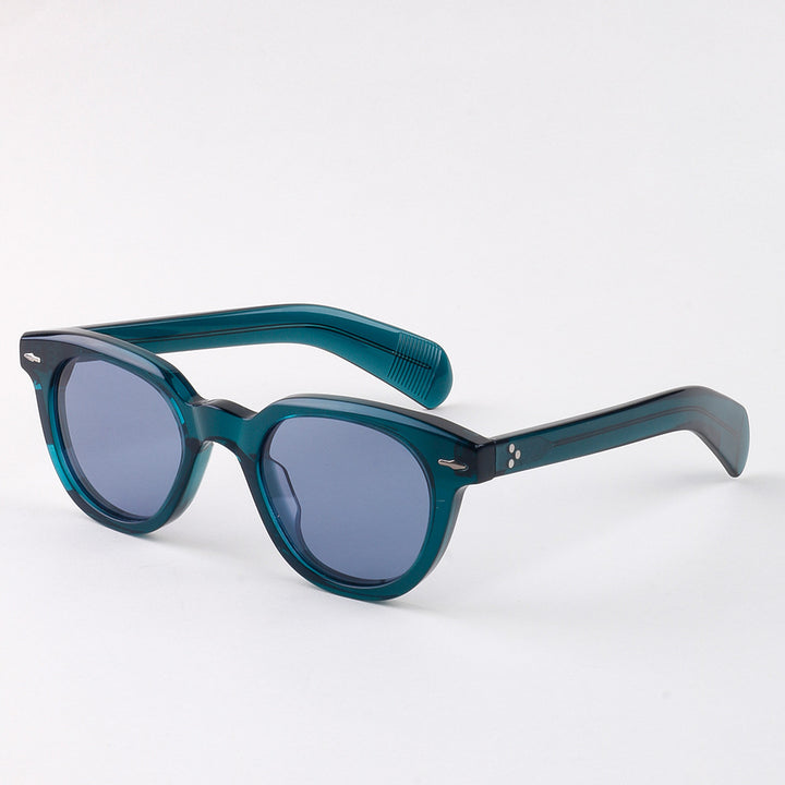 Dame solbrille i elegant, feminin design med høyverdig plastramme Luvikno