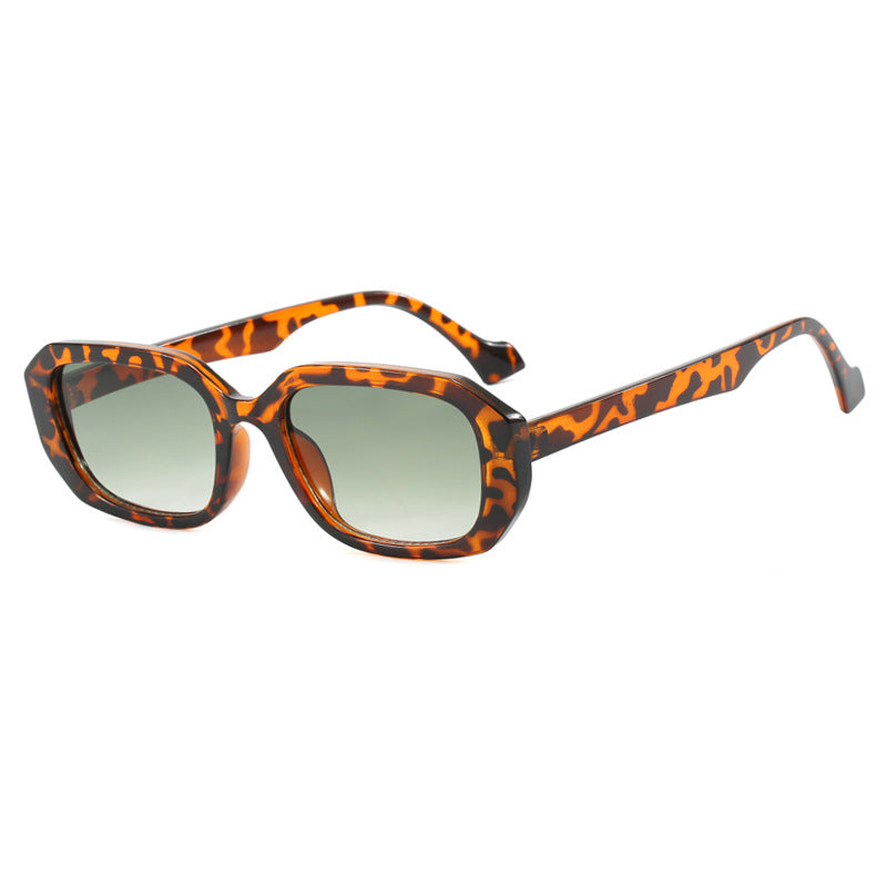 Dame moteriktig solbrille med elegant geometrisk design Luvikno