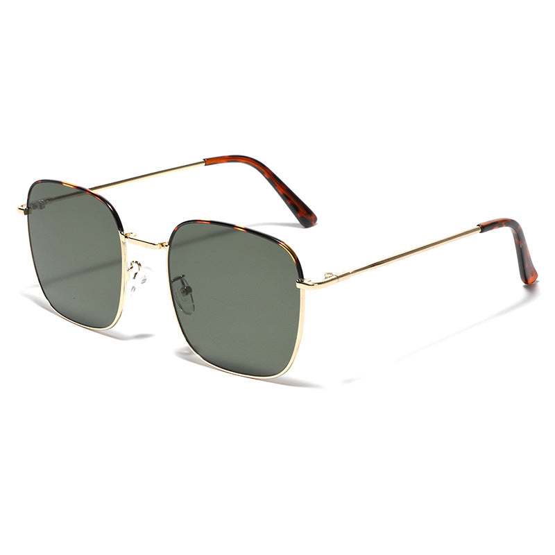 Dames moteriktig firkantet solbrille med elegant metallramme Luvikno