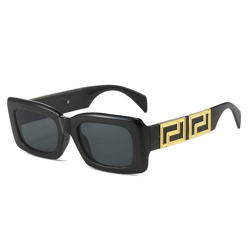 Damer elegant firkantet solbrille med luksuriøs gullaccent Luvikno