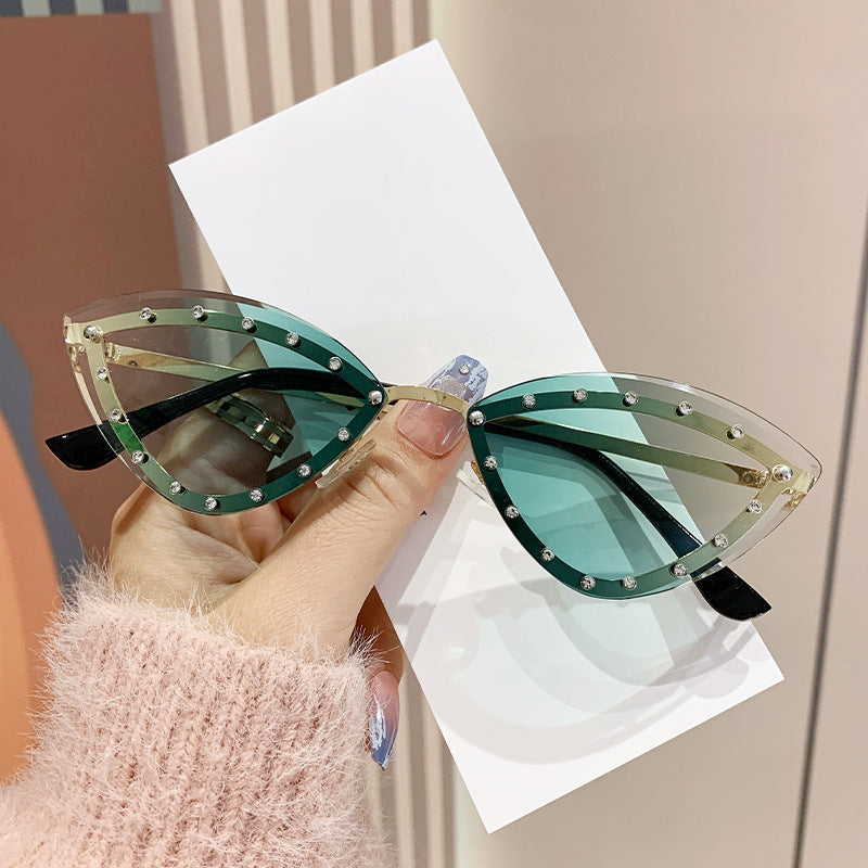 Dame Cat-Eye solbriller med glitrende krystallakenter Luvikno