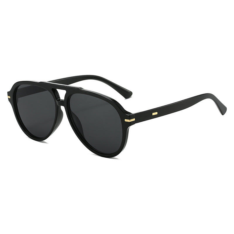Dame moteriktig solbrille med stilig skilpadde-ramme Luvikno