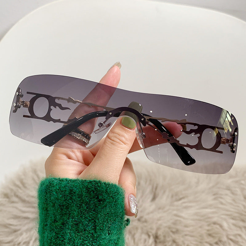 Dame moteriktig solbrille med innovativt design Luvikno