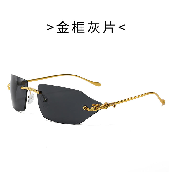 Dame Motefull solbrille med elegant ramme og eksklusive detaljer Luvikno