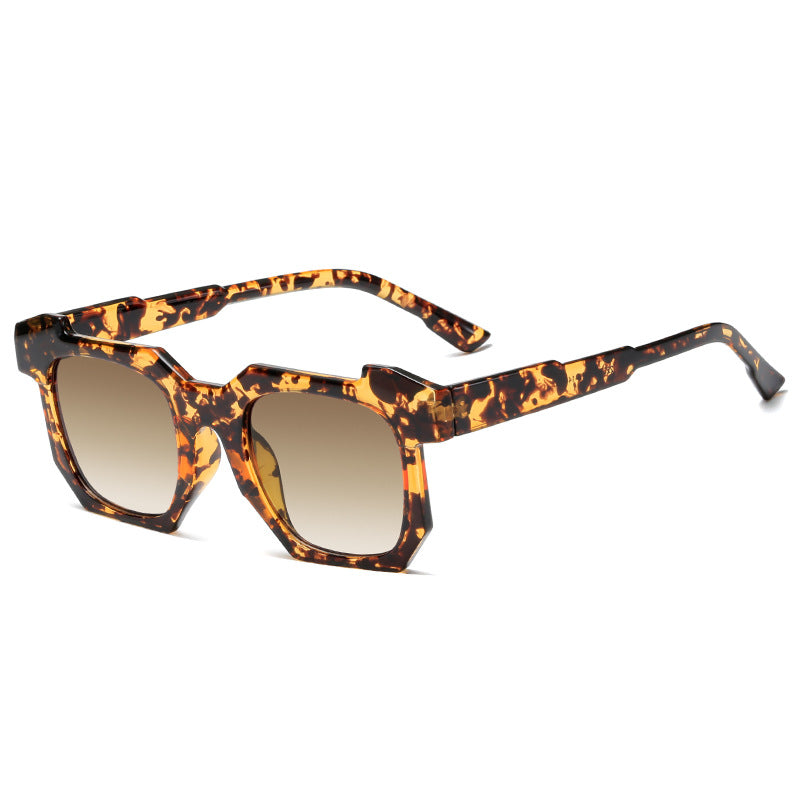 Dame geometrisk solbrille med markant, høykvalitets plastikkramme Luvikno