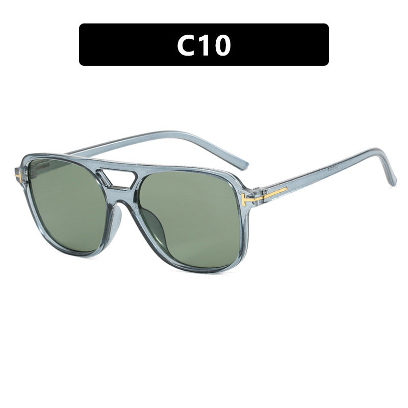 Dame moteriktig solbrille i stilfull ramme Luvikno