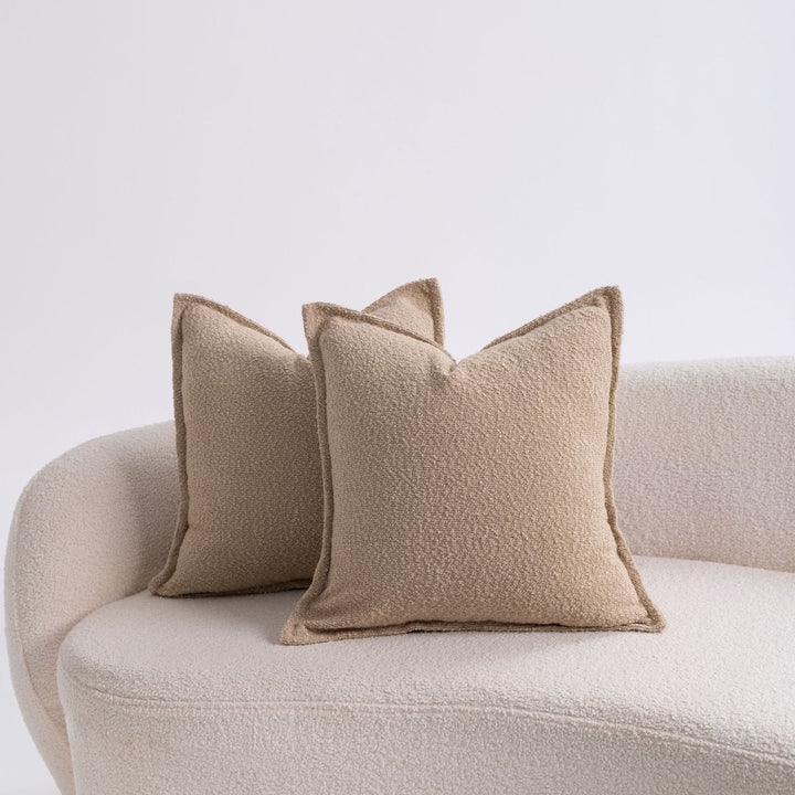 Kvinnens kosepute med moderne strukturell design Luvikno