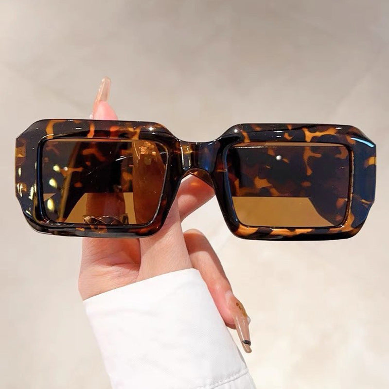 Dame oversized kvadratisk solbrille med moderne plastikkramme Luvikno