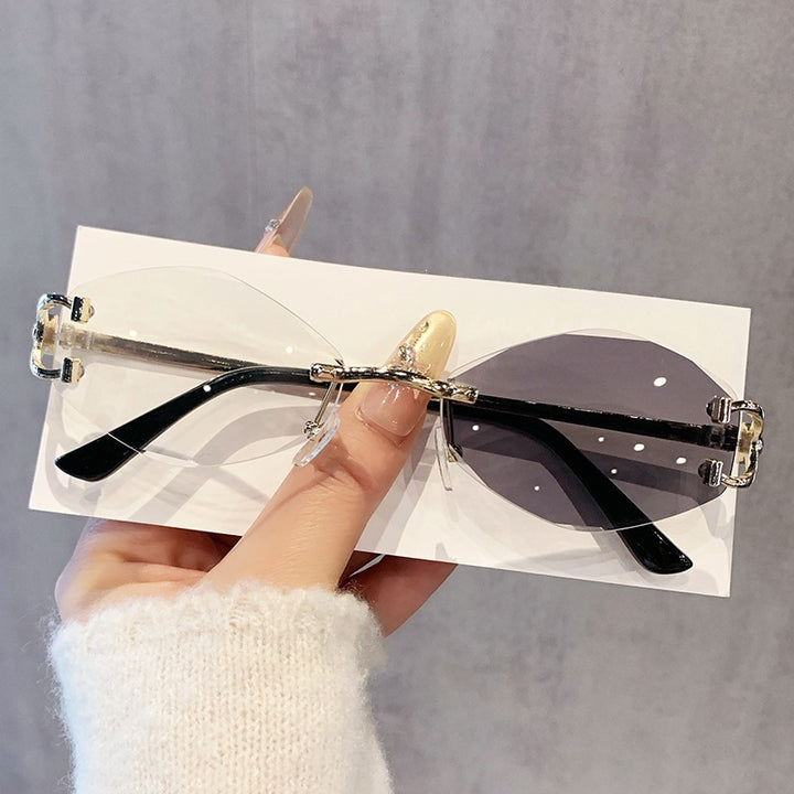 Dame futuristisk solbrille med iøynefallende heksagonalramme og høykvalitets glitrende aksenter Luvikno