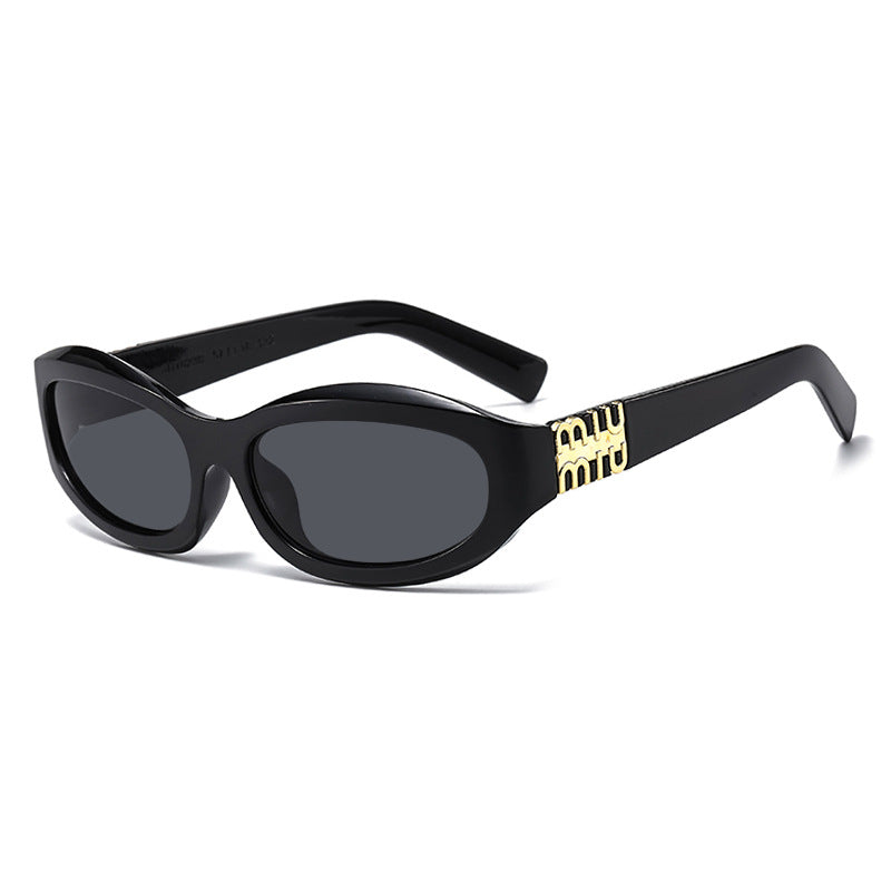 Dame moteriktig solbrille i bølget design med luksuriøse detaljer Luvikno