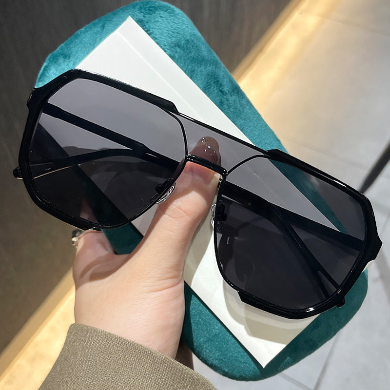 Dame geometrisk solbrille med spesiell ramme og UV-beskyttelse Luvikno