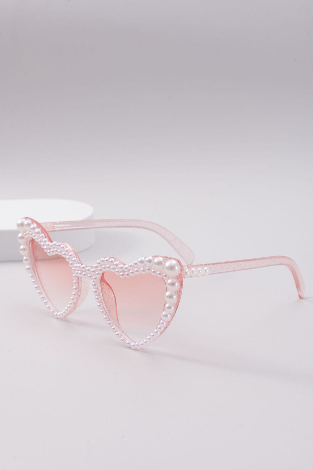 Dame designer solbrille med perleinnramming fra Luvikno