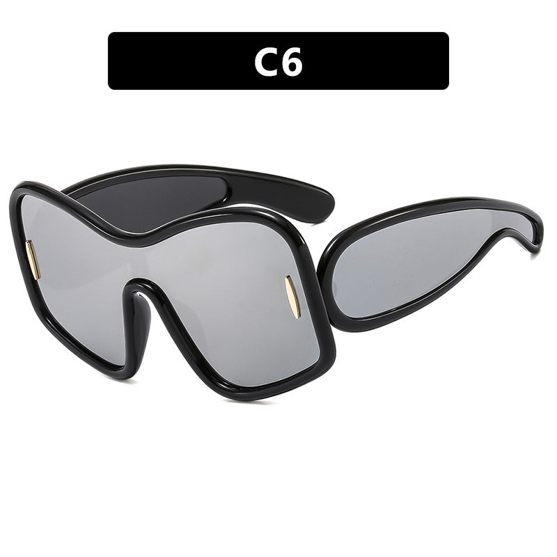 Dame futuristisk solbrille med ekstra bred design og beskyttende UV-filter Luvikno