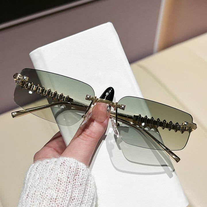 Dame elegant og moteriktig brille Luvikno
