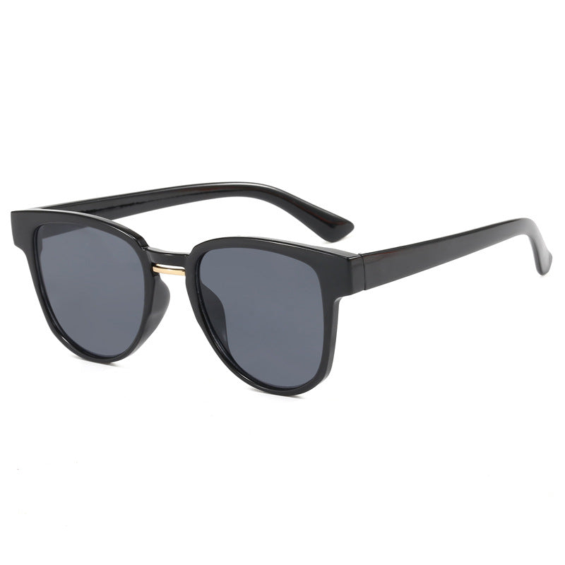 Dame solbrille i moteriktig cat-eye stil Luvikno