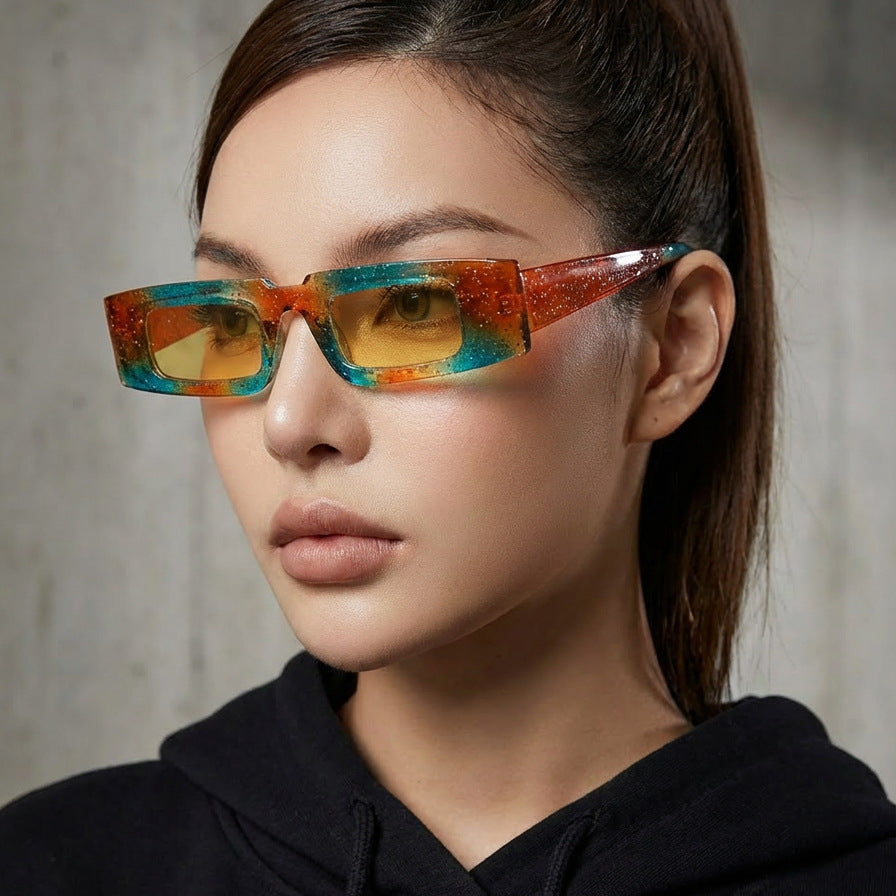 Dame moteriktig geometrisk solbrille med gjennomsiktig ramme og polariserte glass Luvikno