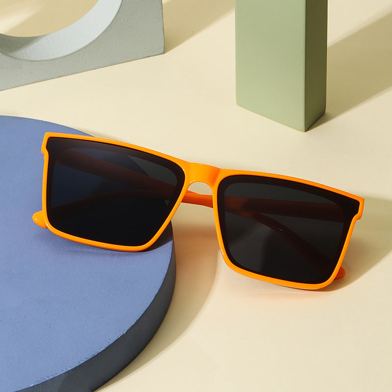 Dame moteriktig solbrille laget av robust, UV-beskyttet plast Luvikno