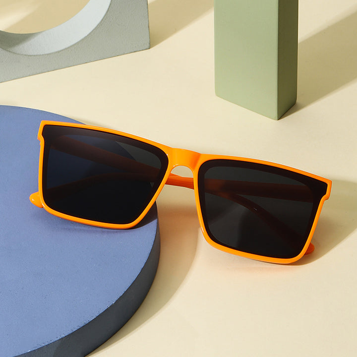 Dame moteriktig solbrille laget av robust, UV-beskyttet plast Luvikno