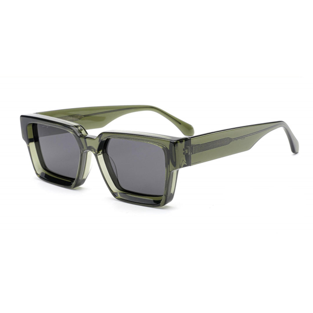 Dame moteriktig solbrille i stilfull design med bred ramme Luvikno