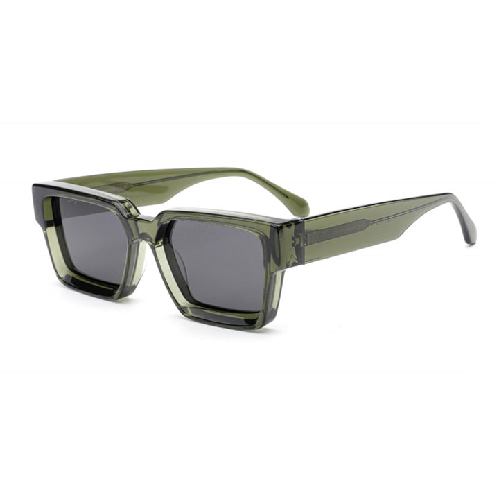 Dame moteriktig solbrille i stilfull design med bred ramme Luvikno