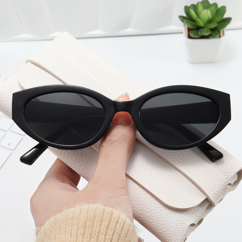 Dame Cat-Eye solbriller med elegant plastinnramming Luvikno