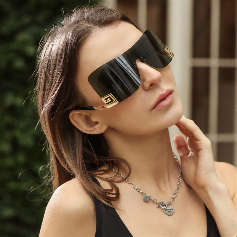 Dame Oversized Shield-solbrille med ekstravagant design Luvikno