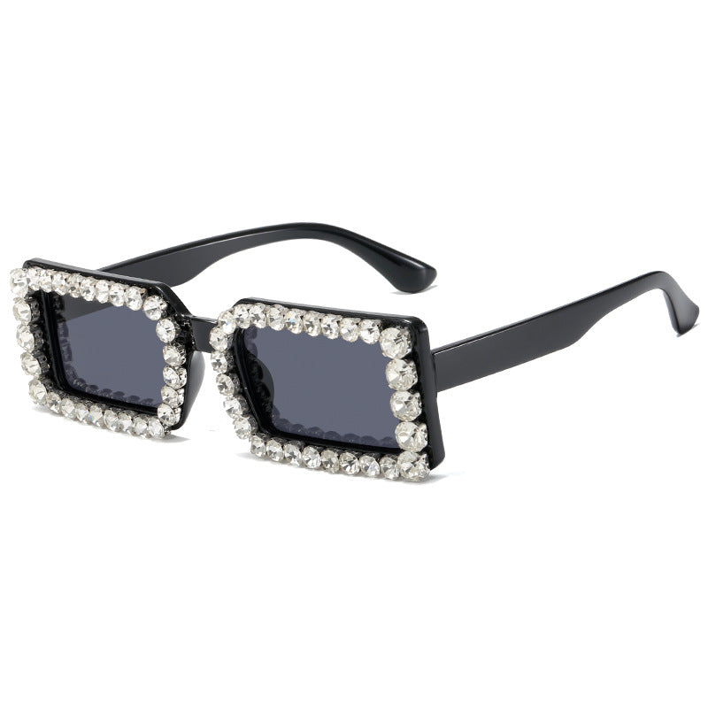 Dame moteriktig solbrille med glitrende rammedekorasjon Luvikno