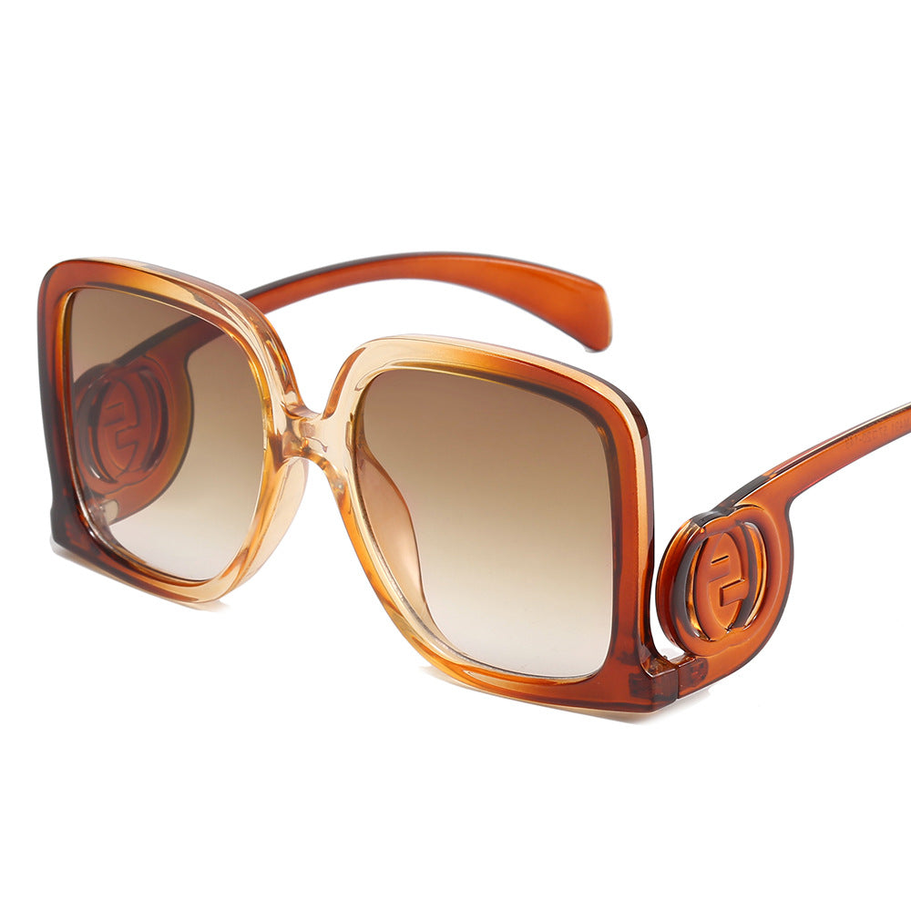 Dame solbrille i elegant kvadrat-design Luvikno