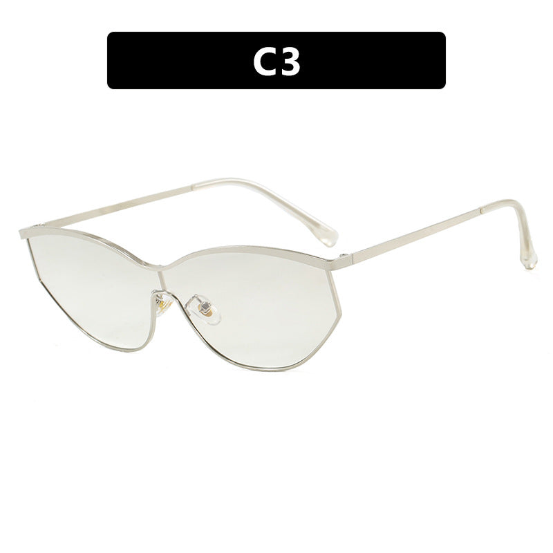 Dame Cat-Eye solbrille i moderne design med beskyttende UV-filter Luvikno