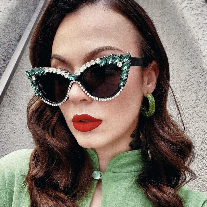 Damer ekstravagante Cat-Eye solbriller med glitrende rhinestones Luvikno