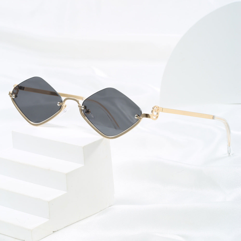 Dame mote kvadratisk solbrille med luksuriøs metallramme Luvikno