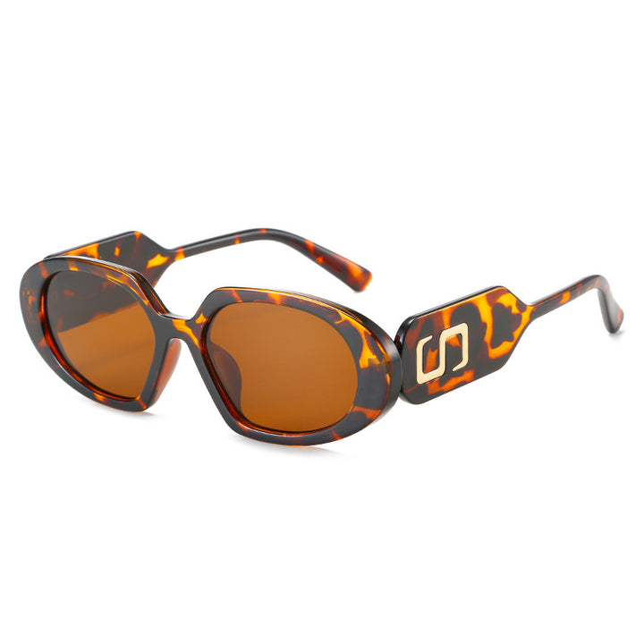 Dame moteriktig solbrille med unikt design og stilfull logo Luvikno