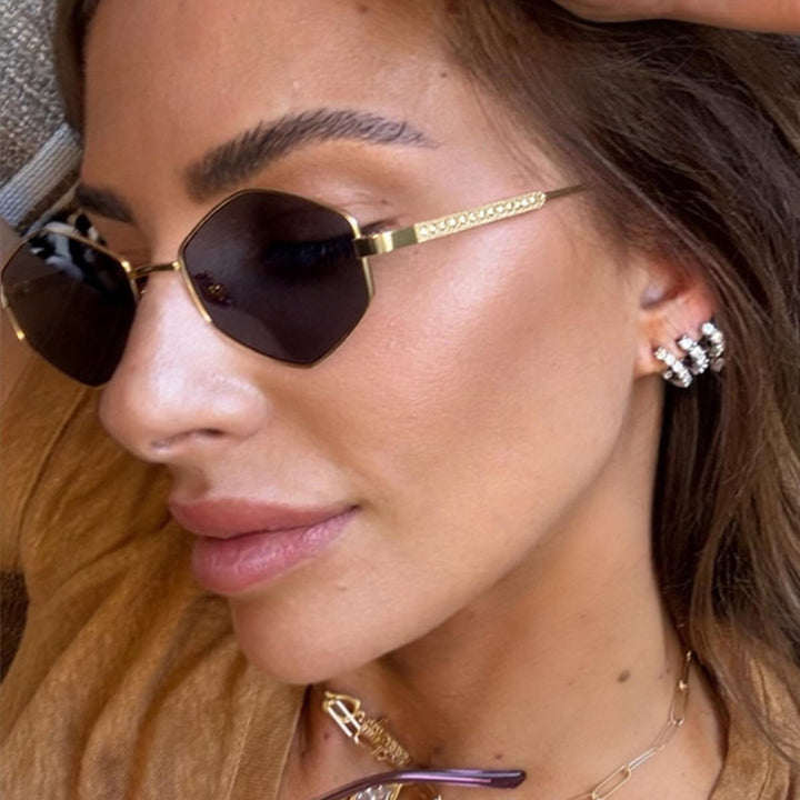 Dame hexagonal solbrille med elegante metallaksenter og UV-beskyttelse Luvikno