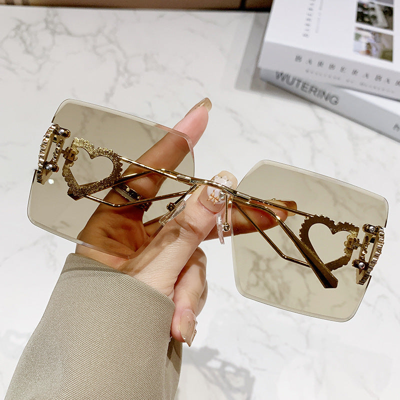 Dame moteriktig solbrille med trendy hjerte-design Luvikno