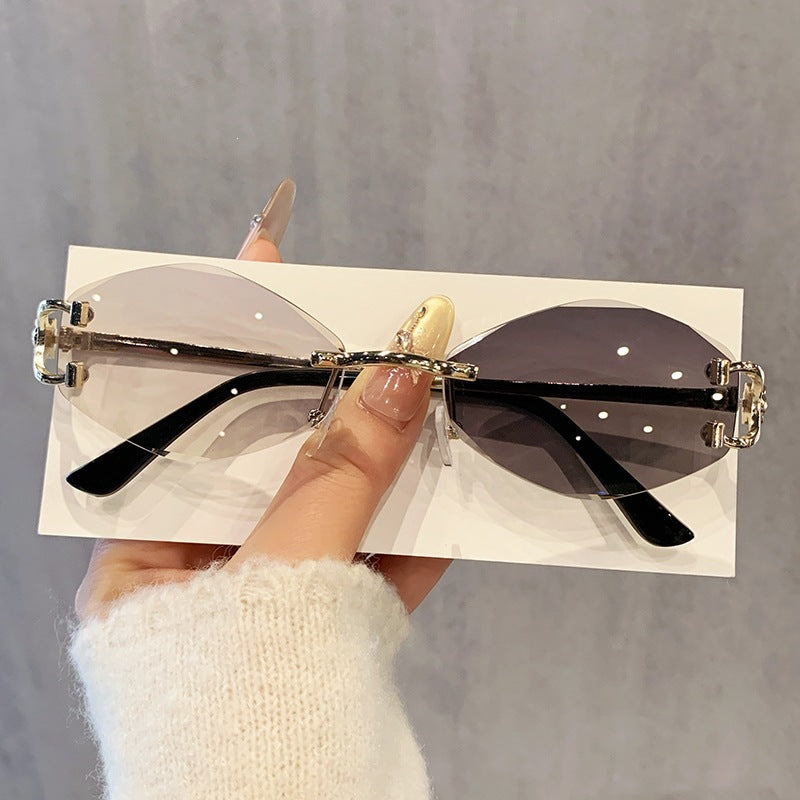 Dame futuristisk solbrille med iøynefallende heksagonalramme og høykvalitets glitrende aksenter Luvikno
