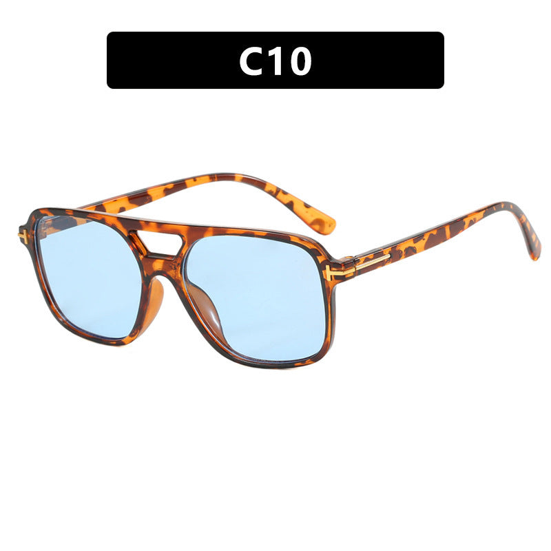 Dame moteriktig solbrille i stilfull ramme Luvikno
