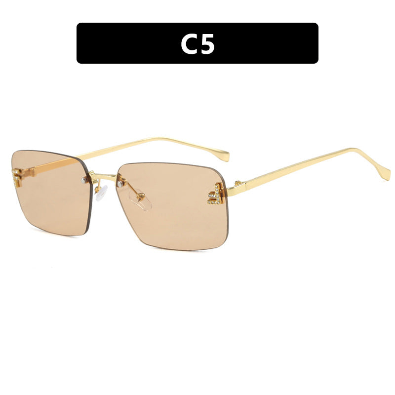 Dame kvadratisk solbrille med elegant gullramme og stilige linser Luvikno
