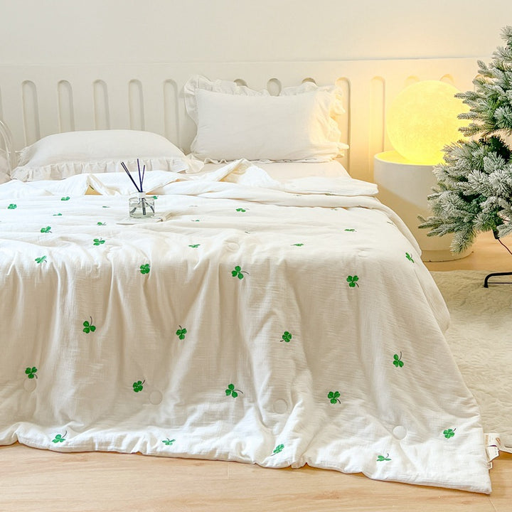 Kvinne lett og pustende quilt med delikate blomster mønstre Luvikno