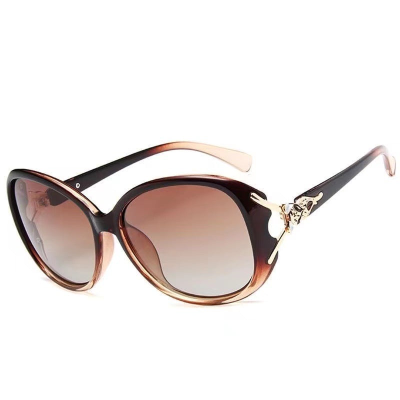 Dame moteriktig Cat-Eye solbrille med eksklusiv metall-design Luvikno